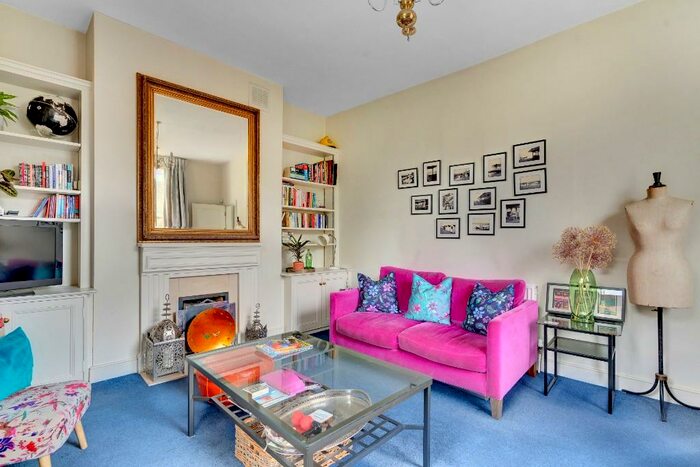 2 Bedroom Maisonette To Rent In Southgate Road, London, N1