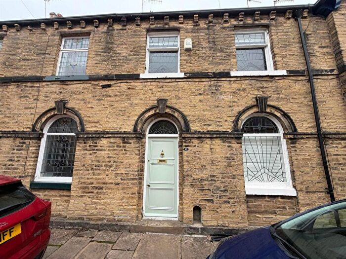 3 Bedroom Terraced House To Rent In Dove Street, Shipley, BD18