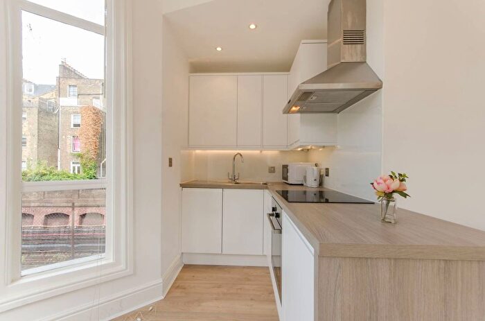 2 Bedroom Flat To Rent In Earls Court, Earls Court, London, SW5