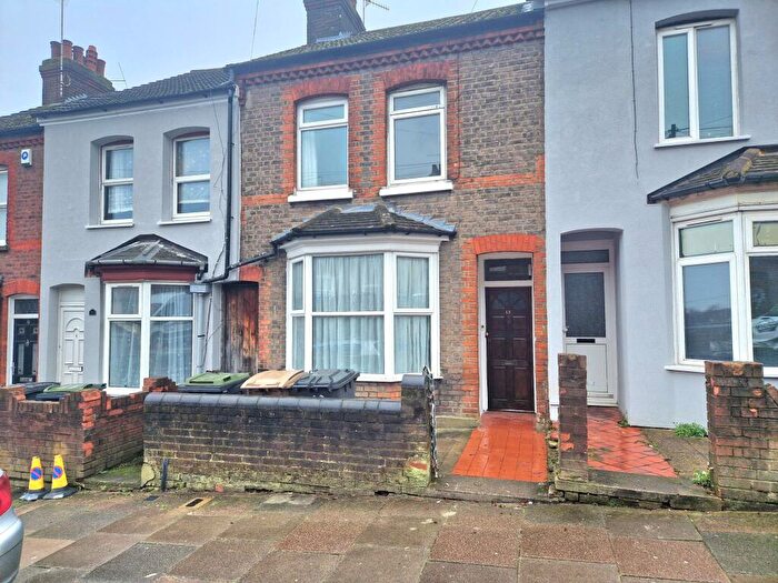 3 Bedroom House To Rent In Ferndale Road, Luton, LU1