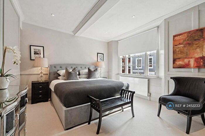 4 Bedroom Terraced House To Rent In New Street, Henley-On-Thames, RG9