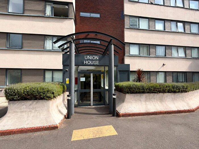 2 Bedroom Flat To Rent In Clayton Road, Hayes, UB3