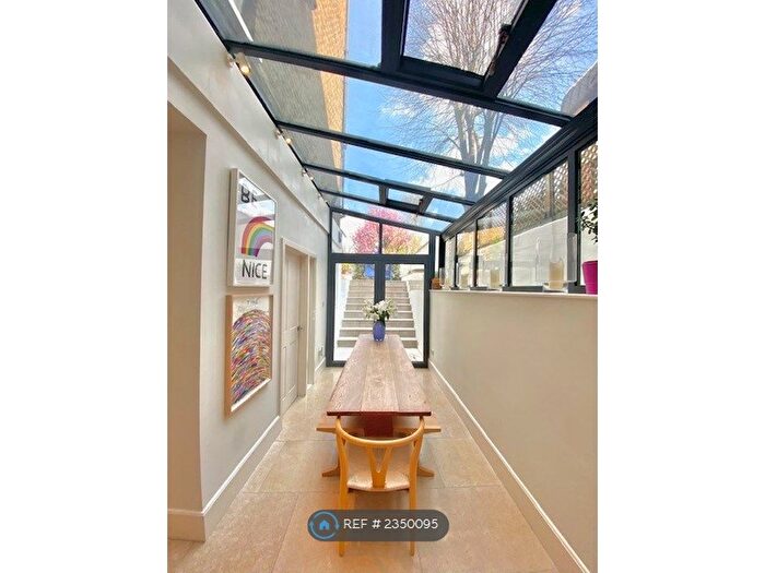 2 Bedroom Flat To Rent In Prince Of Wales Drive, London, SW11