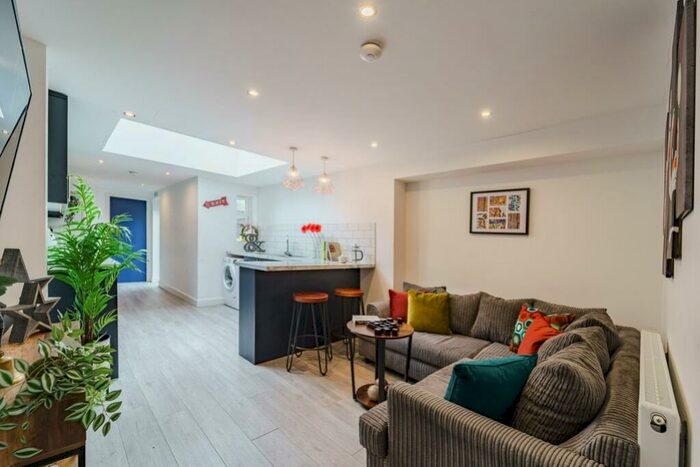 5 Bedroom Terraced House To Rent In Shakleton Road, Earlsdon, Coventry, CV5