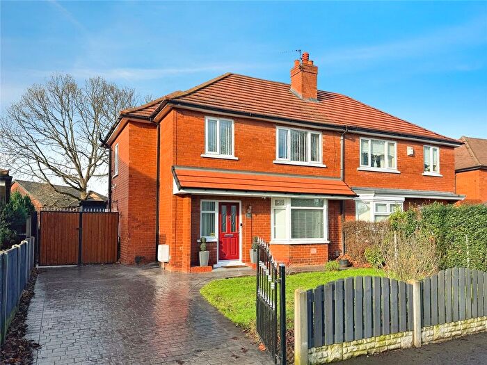 3 Bedroom Semi-Detached House For Sale In Thorne Road, Doncaster, South Yorkshire, DN2