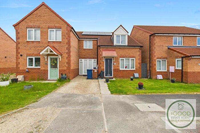 4 Bedroom Semi-Detached House For Sale In Forge Lynn Close, Sunderland, SR4