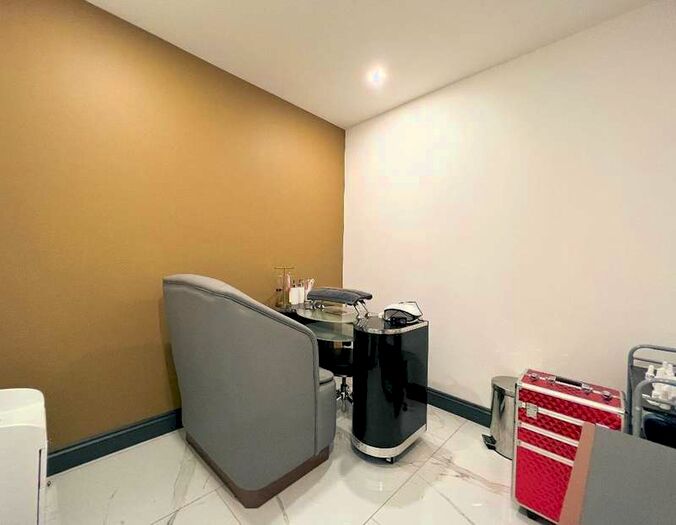 Commercial Shop To Rent In High Street, Southend On Sea, Essex, SS1