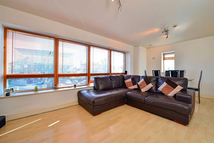 2 Bedroom Flat To Rent In Sherman Road, Bromley, BR1