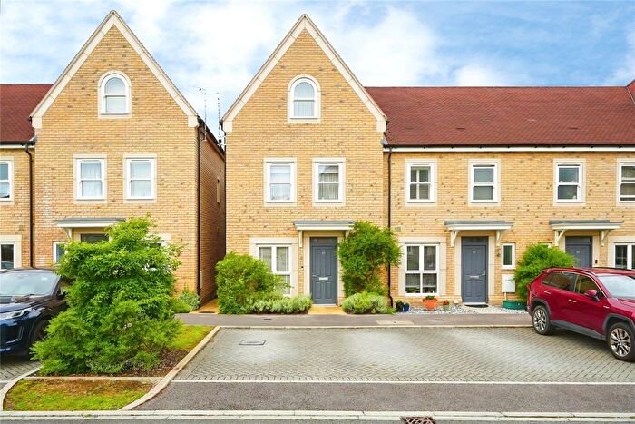 3 Bedroom End Of Terrace House For Sale In Clifton Close, Bicester, Oxfordshire, OX26