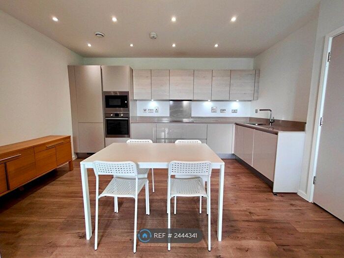 2 Bedroom Flat To Rent In Luff Court, London, E3