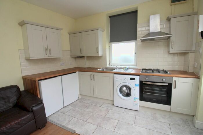 2 Bedroom Flat To Rent In Glenroy Street, Roath, Cardiff CF24