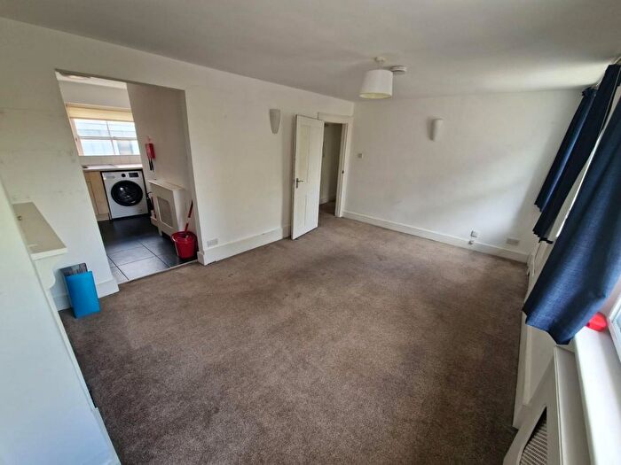 2 Bedroom Flat To Rent In Baker Street, London, NW1