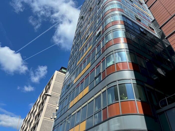 2 Bedroom Apartment To Rent In Apt, Nuovo, M4