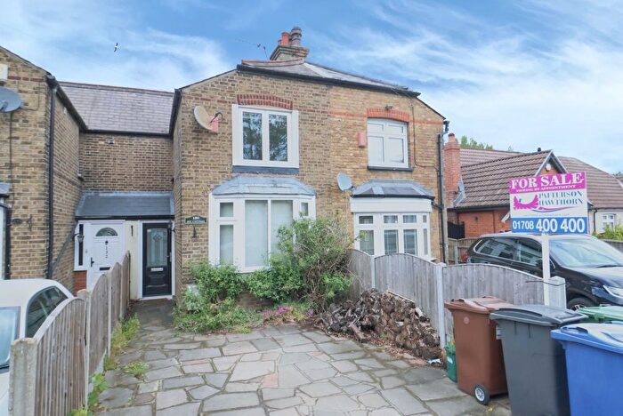 2 Bedroom Terraced House For Sale In Purfleet Road, Aveley, RM15