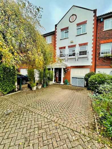 4 Bedroom Town House To Rent In Ventry Close, Poole, Dorset, BH13