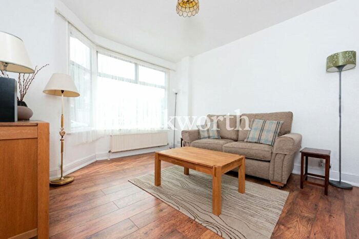 3 Bedroom Semi-Detached House To Rent In Farr Road, Enfield, EN2