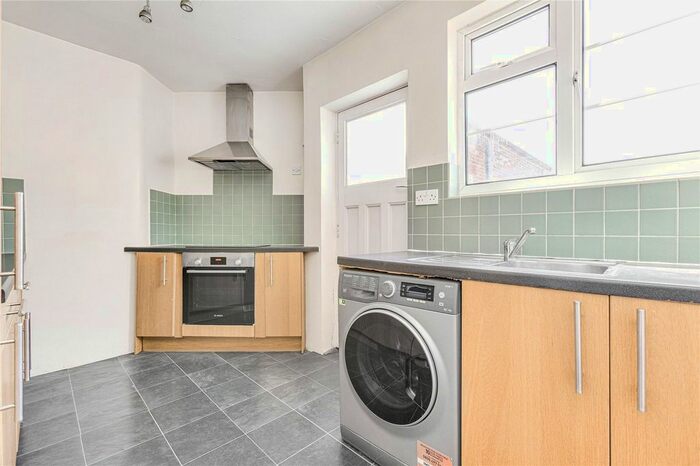 3 Bedroom Flat To Rent In St. Catherines Court, Bedford Road, W4
