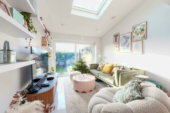 2 Bedroom Flat To Rent In Bathurst Gardens, Kensal Green, London, NW10