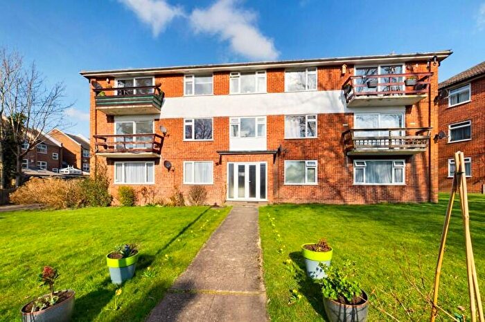 2 Bedroom Flat To Rent In Manning Close, East Grinstead, West Sussex., RH19