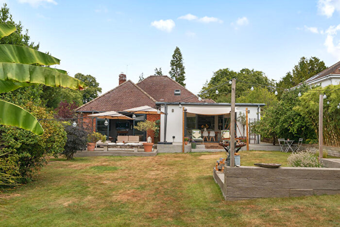 4 Bedroom Detached Bungalow For Sale In Main Road, Littleton, SO22