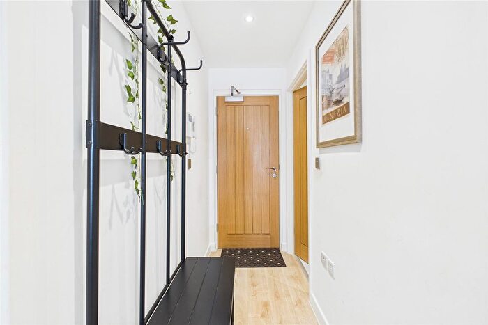 1 Bedroom Flat To Rent In Stanmore Hill, Stanmore, HA7