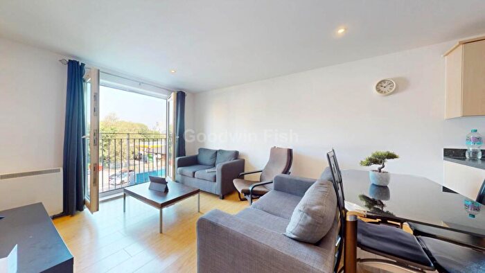 2 Bedroom Apartment For Sale In Walker House, Elmira Way, Salford Quays, M5