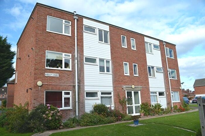 2 Bedroom Flat For Sale In Northwood Square, Fareham, PO16