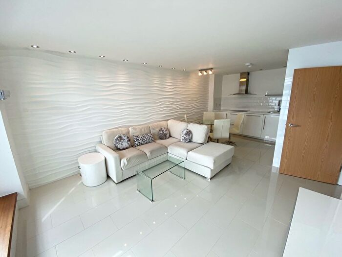 2 Bedroom Flat To Rent In Duncansby House, Cardiff, CF11