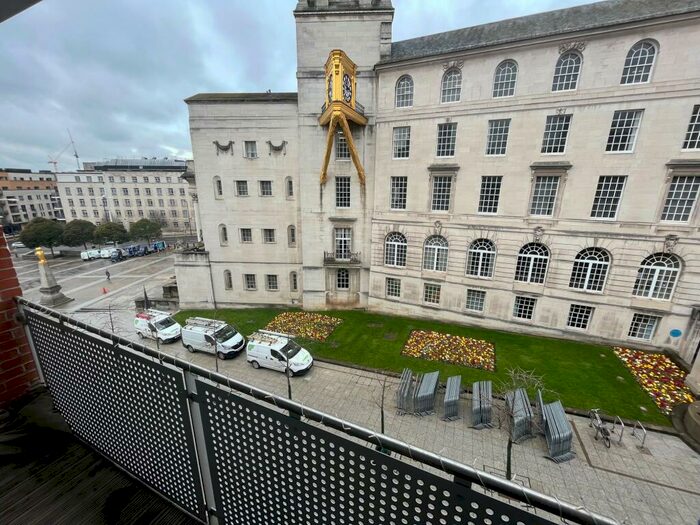 2 Bedroom Apartment To Rent In Millenium Square, City Centre, Leeds, LS1