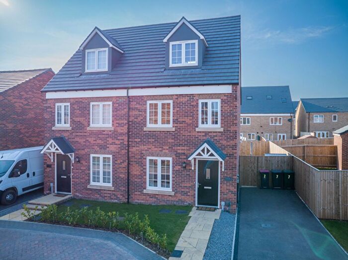 3 Bedroom Semi-Detached House For Sale In Trusdale Avenue, Dinnington, S25