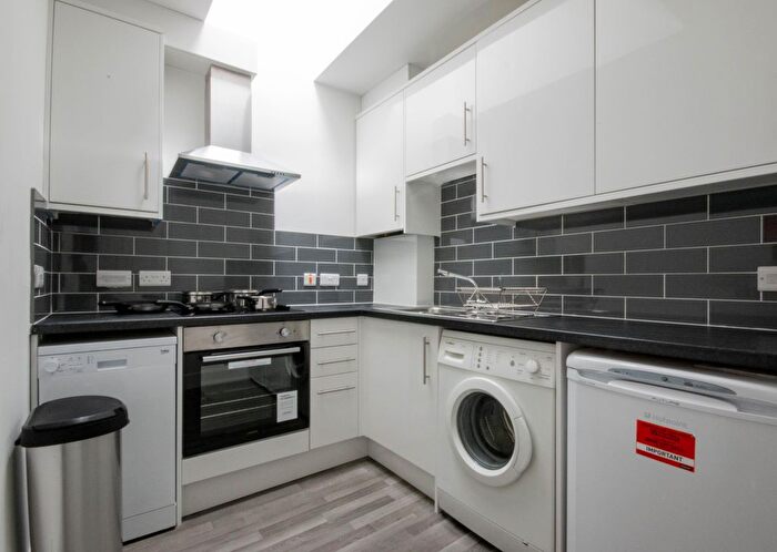 4 Bedroom Flat To Rent In Clerk Street, Edinburgh, EH8