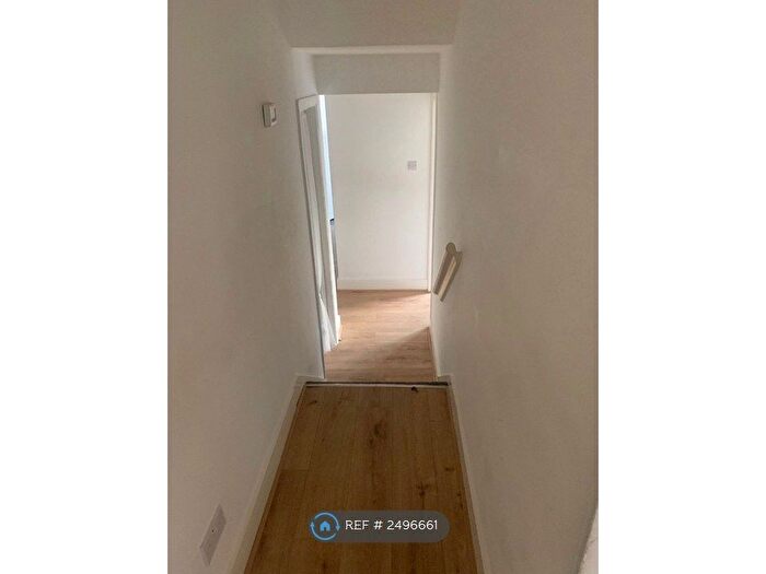 2 Bedroom Flat To Rent In London, London, NW2