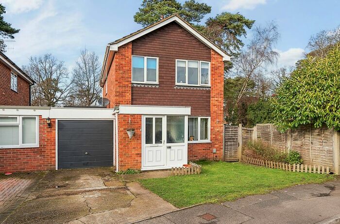 3 Bedroom Detached House To Rent In Vivian Close, Church Crookham, Fleet, Hampshire, GU52