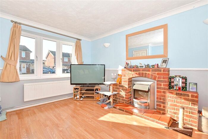 3 Bedroom Link Detached House For Sale In Finglesham Court, Maidstone, Kent, ME15