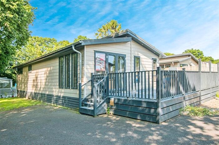 1 Bedroom Mobile/park Home For Sale In Bacton Road, North Walsham, NR28