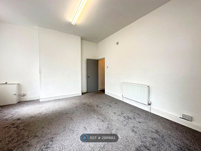 2 Bedroom Flat To Rent In Anfield, Liverpool, L4