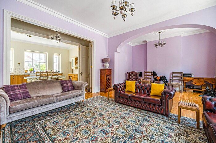 4 Bedroom Duplex For Sale In High Street, Portsmouth, Hampshire, PO1