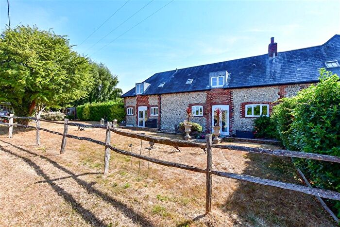 3 Bedroom Barn Conversion For Sale In Broadway Lane, Lovedean, Hampshire, PO8