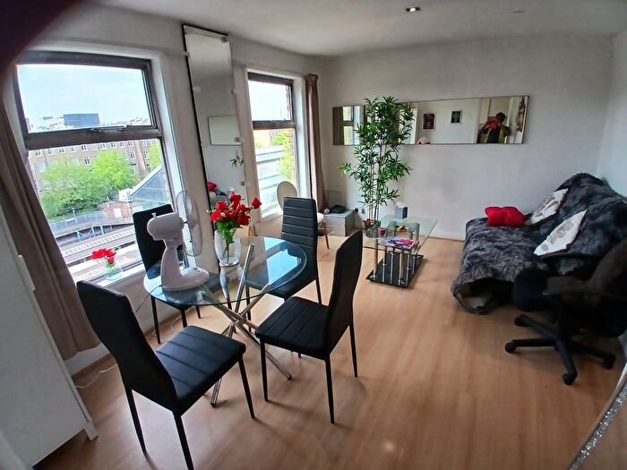 1 Bedroom Flat To Rent In Penywern Road, Earls Court, London, SW5