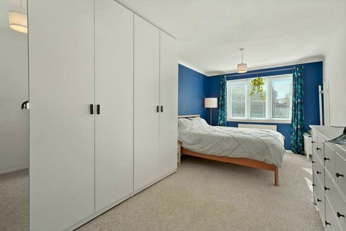 2 Bedroom Apartment To Rent In The Drive, Ilford, IG1