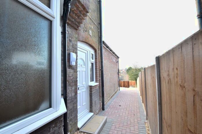 2 Bedroom Ground Flat To Rent In Hitchin Road, Luton, Bedfordshire, LU2