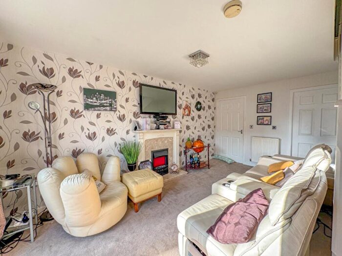 2 Bedroom Semi-Detached House For Sale In Merevale Road, Atherstone, CV9
