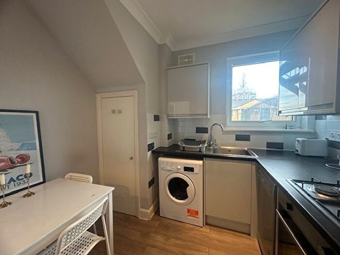 3 Bedroom Flat To Rent In Brick Lane, Shoreditch, London, E1