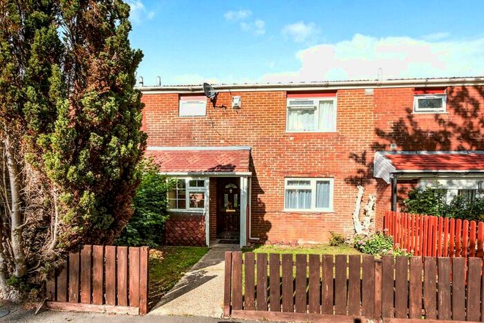 3 Bedroom House To Rent In Mozart Close, Basingstoke, Hampshire, RG22