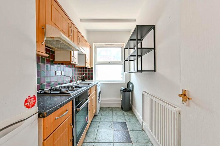 1 Bedroom Flat To Rent In Upper Clapton Road, Clapton, London, E5