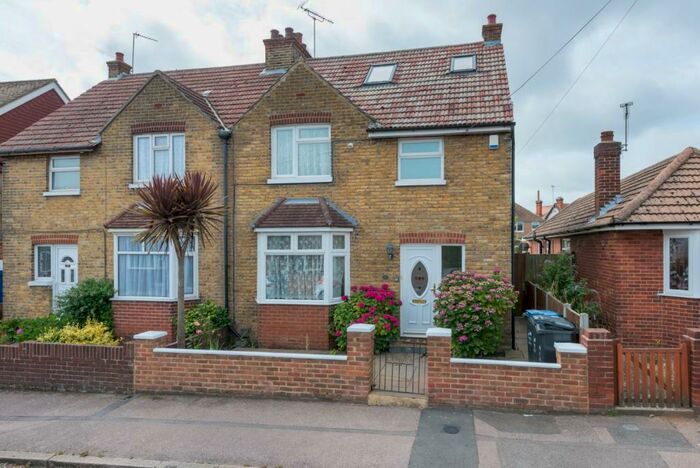 4 Bedroom Semi-Detached House To Rent In Queens Avenue, Ramsgate, CT12