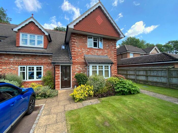 2 Bedroom Maisonette To Rent In John Place, Warfield, Bracknell, Berkshire, RG42