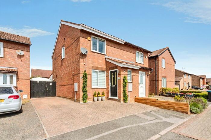 2 Bedroom Semi Detached House For Sale In Kelso Close, Bletchley, Milton Keynes, MK3