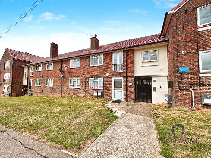 3 Bedroom Flat To Rent In Aston Way, Potters Bar, Hertfordshire, EN6