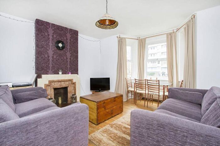 2 Bedroom Flat To Rent In Philpot Street, Whitechapel, London, E1